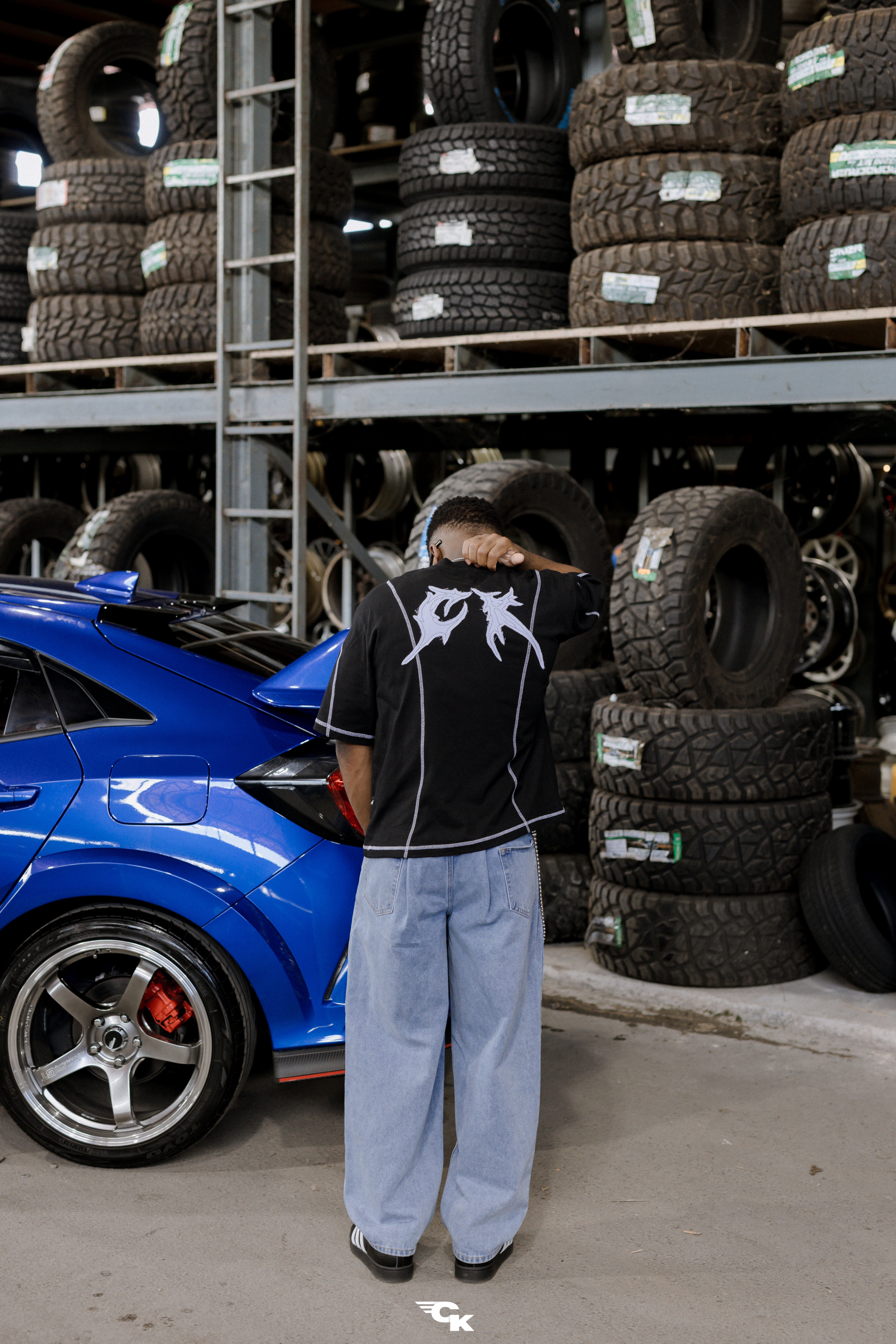 LINEA ARC COAL BLACK TEE