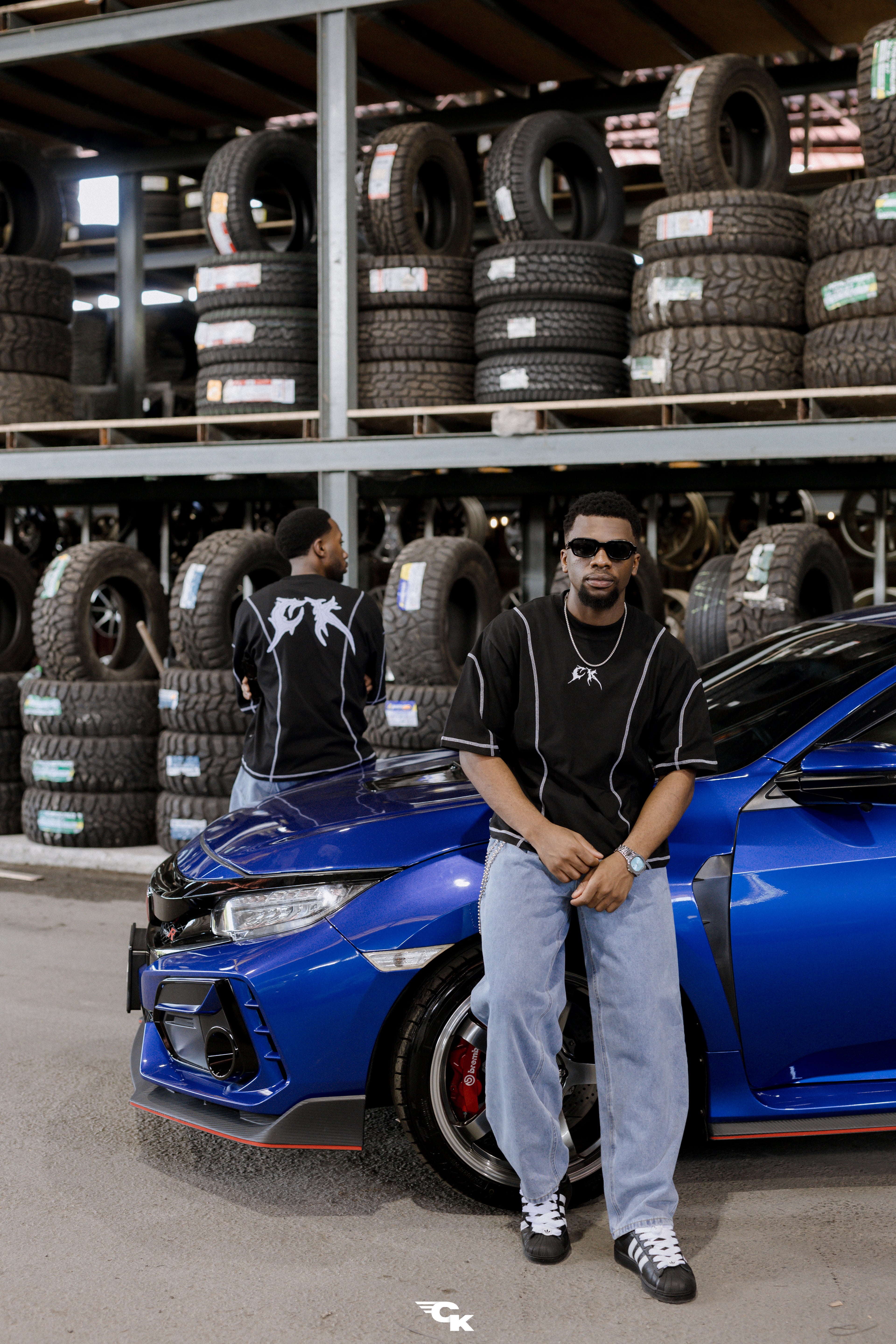 LINEA ARC COAL BLACK TEE